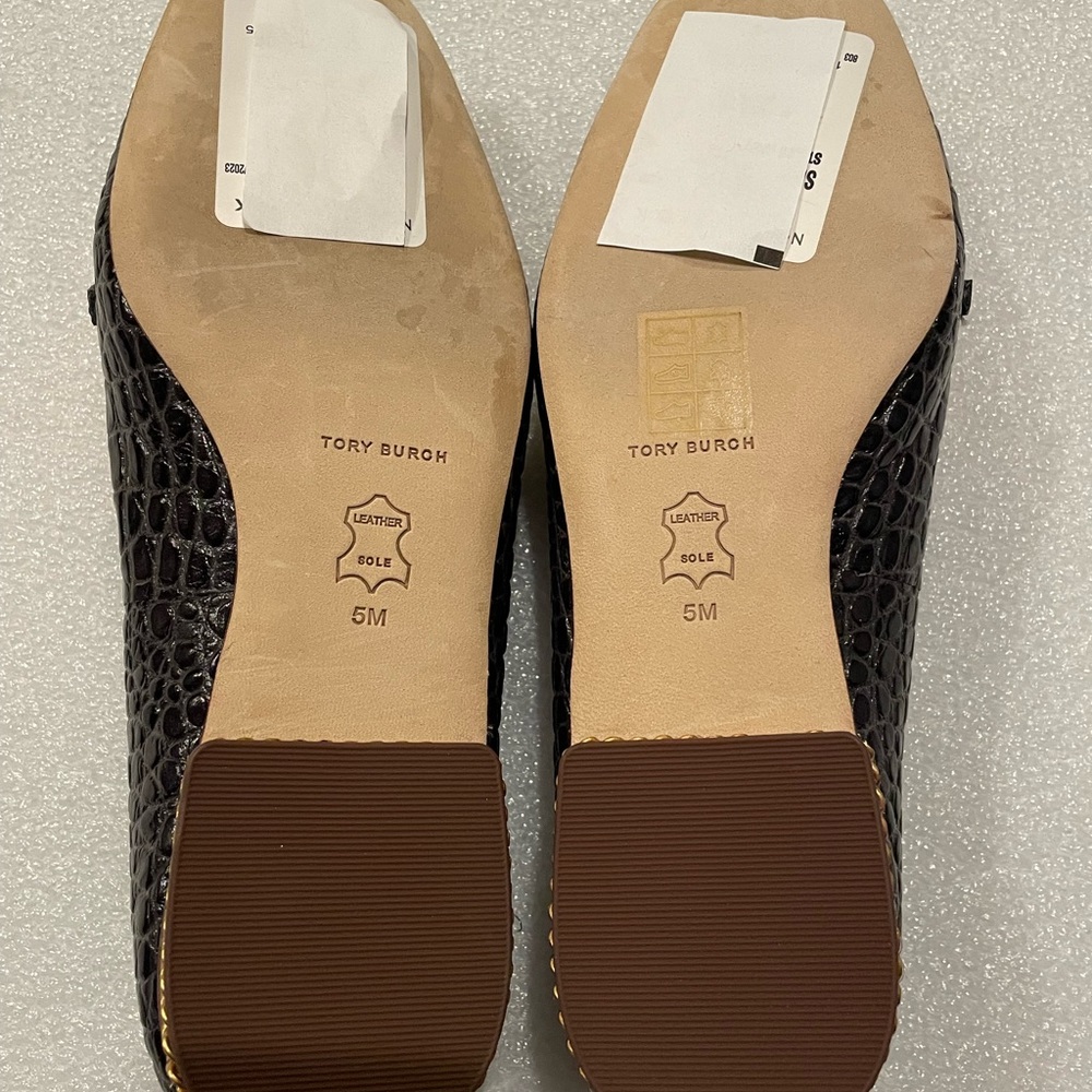 Tory Burch RUBY CHAIN LOAFER - Slip-ons Grey Croc -Sz 5  MSRP $328 - Picture 16 of 16